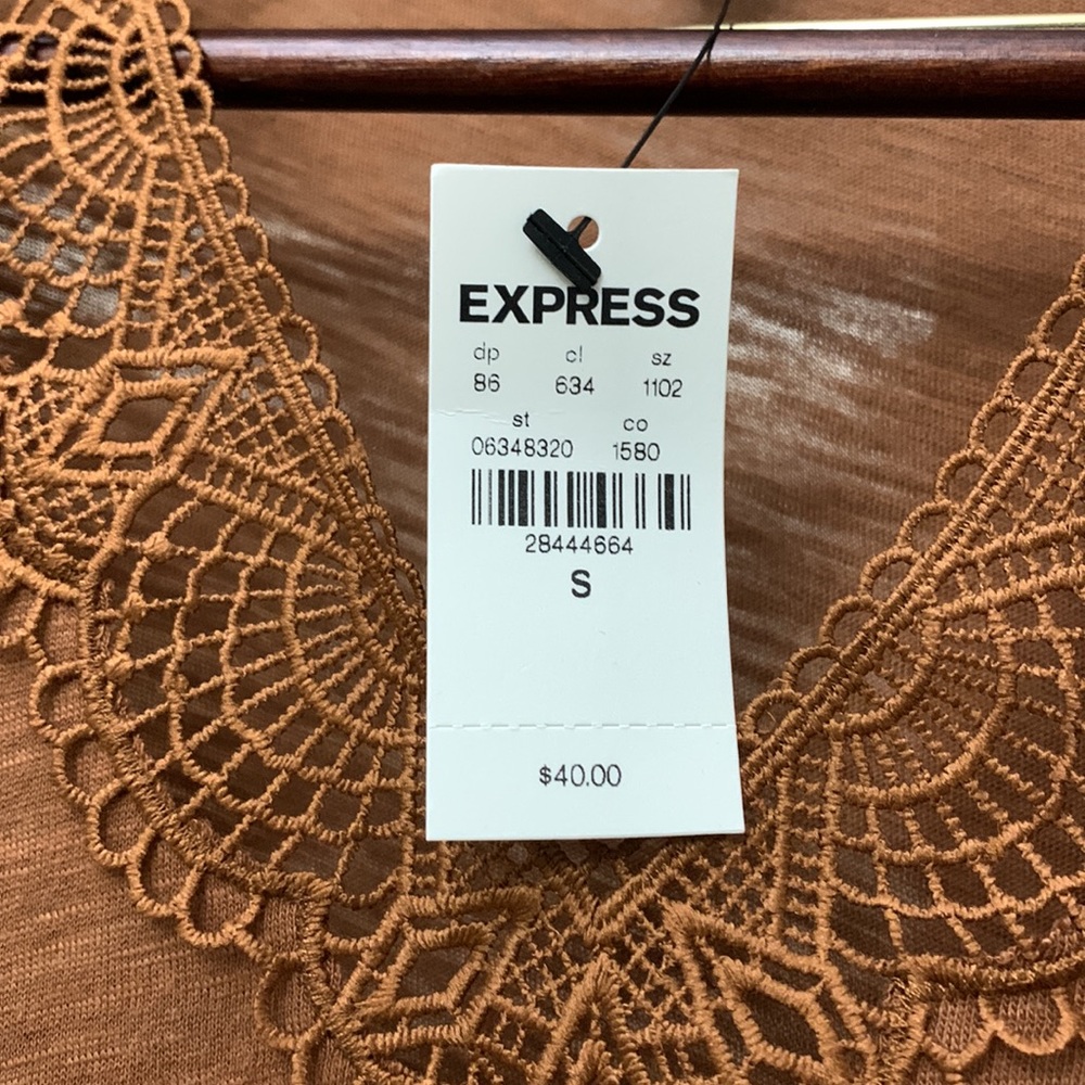 Express Lace V-Neck Tee - Picture 2 of 3